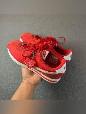 Nike Cortez Red White Sneaker Unisex Kids Athletic Shoes Size 4.5Y